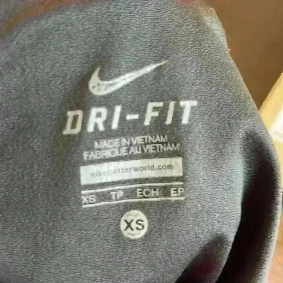 Nike Women's DriFit shorts Green Size X Small - Picture 6 of 6